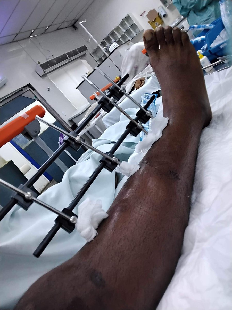 someiodiaDL's tweet photo. QUEM ME CONHECE TÁ LIGADO QUE NUNCA FUI DE PEDIR ND A NINGUÉM. SOU BARBEIRO E JÁ ESTOU 3 SEMANAS S/ TRABALHAR, INFELIZMENTE AS CONTAS N ESPERAM. MORO DE ALUGUEL, SALÃO É ALUGUEL, FORA MINHAS CONTAS PESSOAIS. VOU TÁ DEIXANDO O PIX DA MINHA MÃE AÍ P QUALQUER AJUDA: PIX: 21994972427 https://t.co/p9cHYldcoc