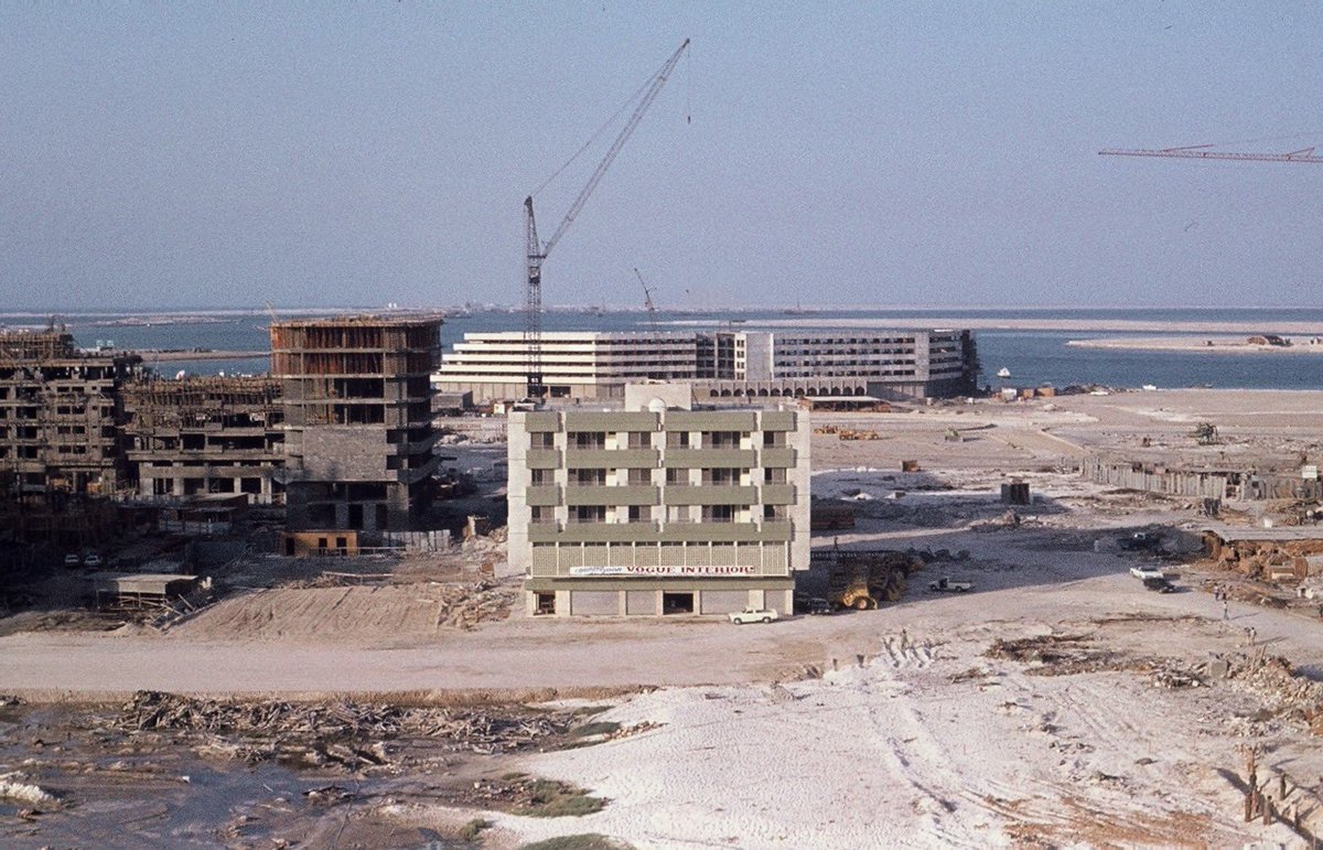 TheNationalNews's tweet photo. 📸 These unseen photos of Abu Dhabi transport you to another era  

🧵(1/15) https://t.co/ySrVlykfin