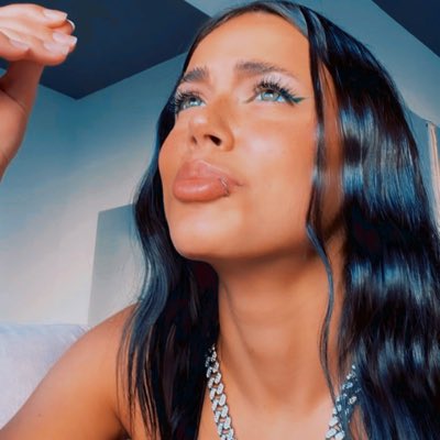 BLXCKDFEELINGS's tweet photo. #NuevaFotoDePerfil https://t.co/UIv01ud6hm