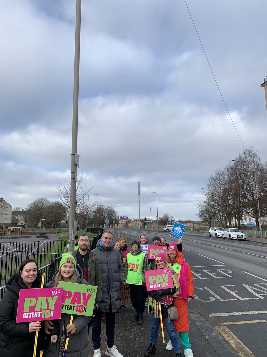 Mrs_S_Moretti's tweet photo. Another week another picket at St Brigid’s Primary! Thanks again to @Christo78623472 and the neighbouring Toryglen Primary staff for joining us and providing the tunes! #PayAttention @EISUnion @EISGlasgow https://t.co/9KtQ3S08Po