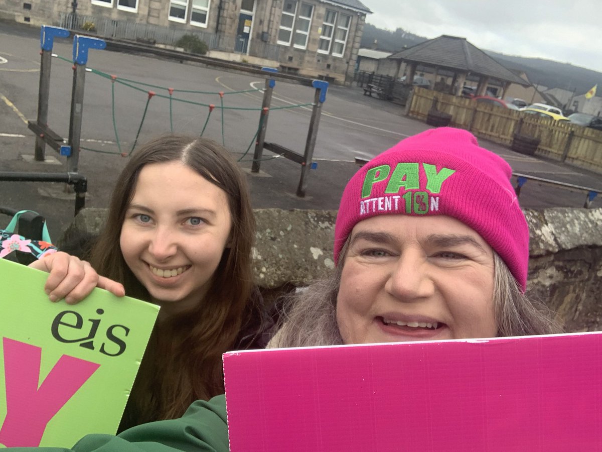 zetlander3's tweet photo. @EISUnion @EISMoray solidarity to all striking teachers today from Rothes Primary https://t.co/o9tGl6UAPD