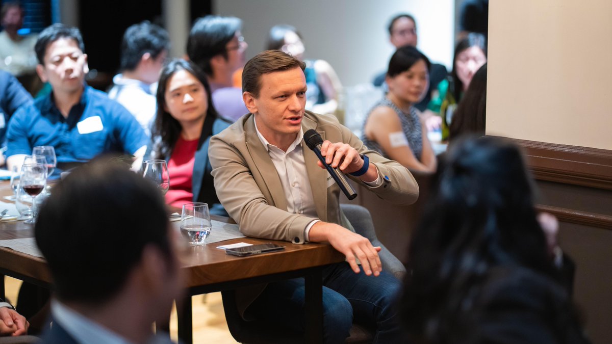 SGInnovate's tweet photo. 🧬Last week, our experts examined the many challenges that Cell and Gene Therapy startups face bringing their therapeutics from lab to market. Investors and startups gave their perspectives on a range of issues, such as working with CDMOs to dose-ranging in clinical trials. https://t.co/78G7vBrTGC