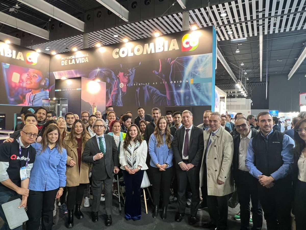Ministerio_TIC's tweet photo. ¡Colombia está presente en el Congreso Mundial de Móviles (@MWCapital - @MWCHub)!🇨🇴
La ministra TIC @SandramUrrutia acompañó la apertura del stand de @PROCOLOMBIACO, una oportunidad para mostrarle al mundo todo lo que tiene nuestro país y cómo construimos un tejido social fuerte. https://t.co/drbKZAotpg