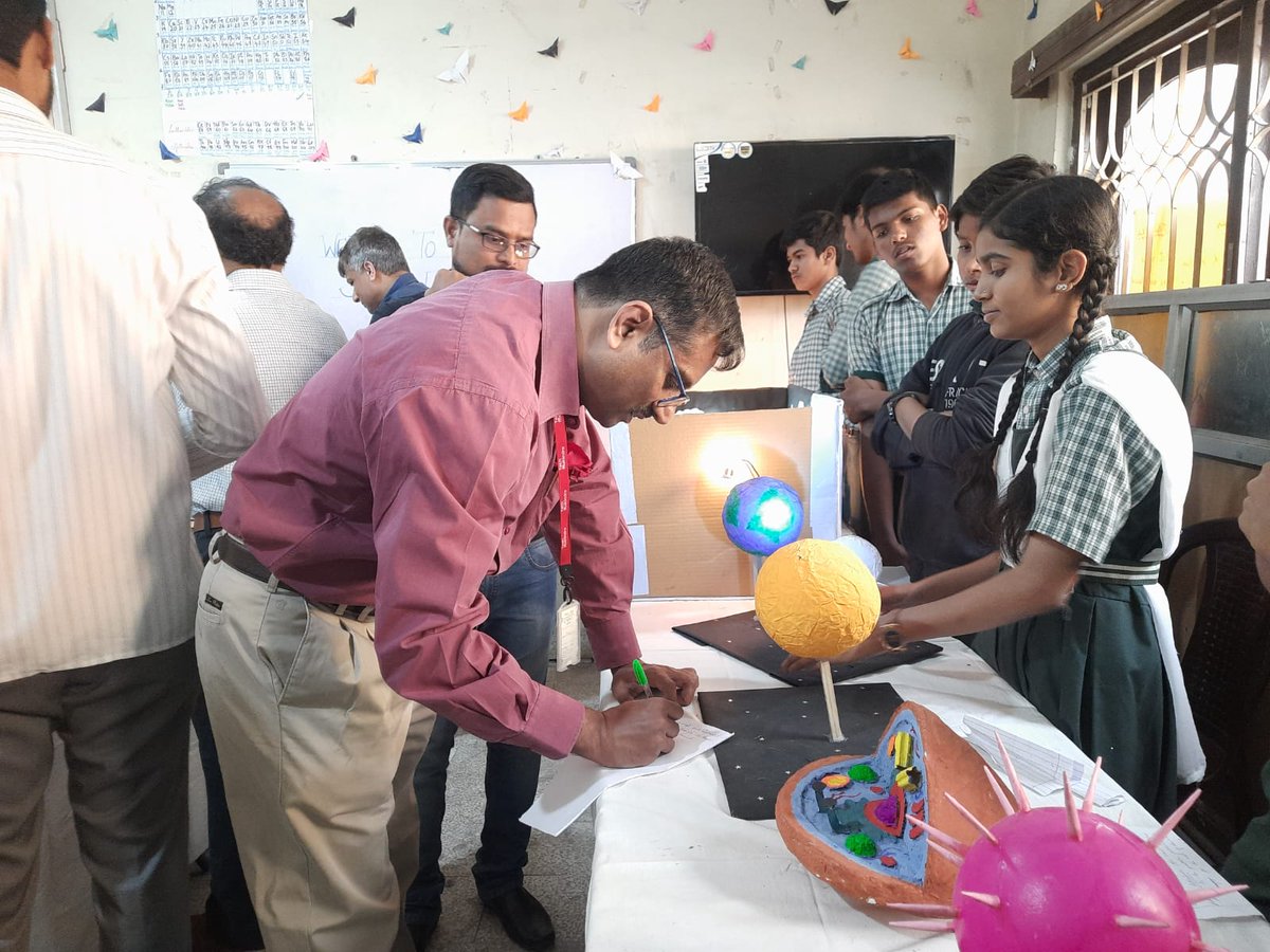 SUDHEER_MSB's tweet photo. Happen to meet wonderful enthusiastic kids of DMR school, Mehdipatnam supported by Hyderabad Council of Human Welfare today as a part of “National Science Day 2023". Amazed to see, Such a wonderful thoughts and displays by students. https://t.co/3M8wy3dlp2