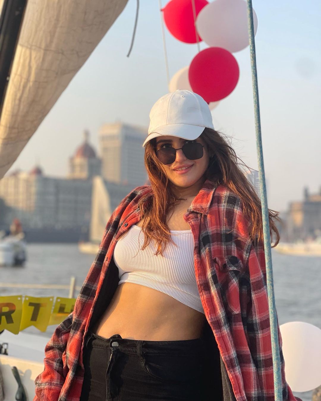 FqDOY_DaYAEwJ1Q?format=jpg&name=large