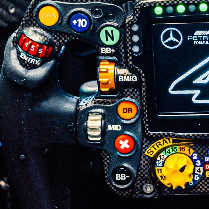 ScarbsTech's tweet photo. All fingers and thumbs...
Pic @MercedesAMGF1 
#F1 #f1tech #F12023 https://t.co/blDgiPEnTM