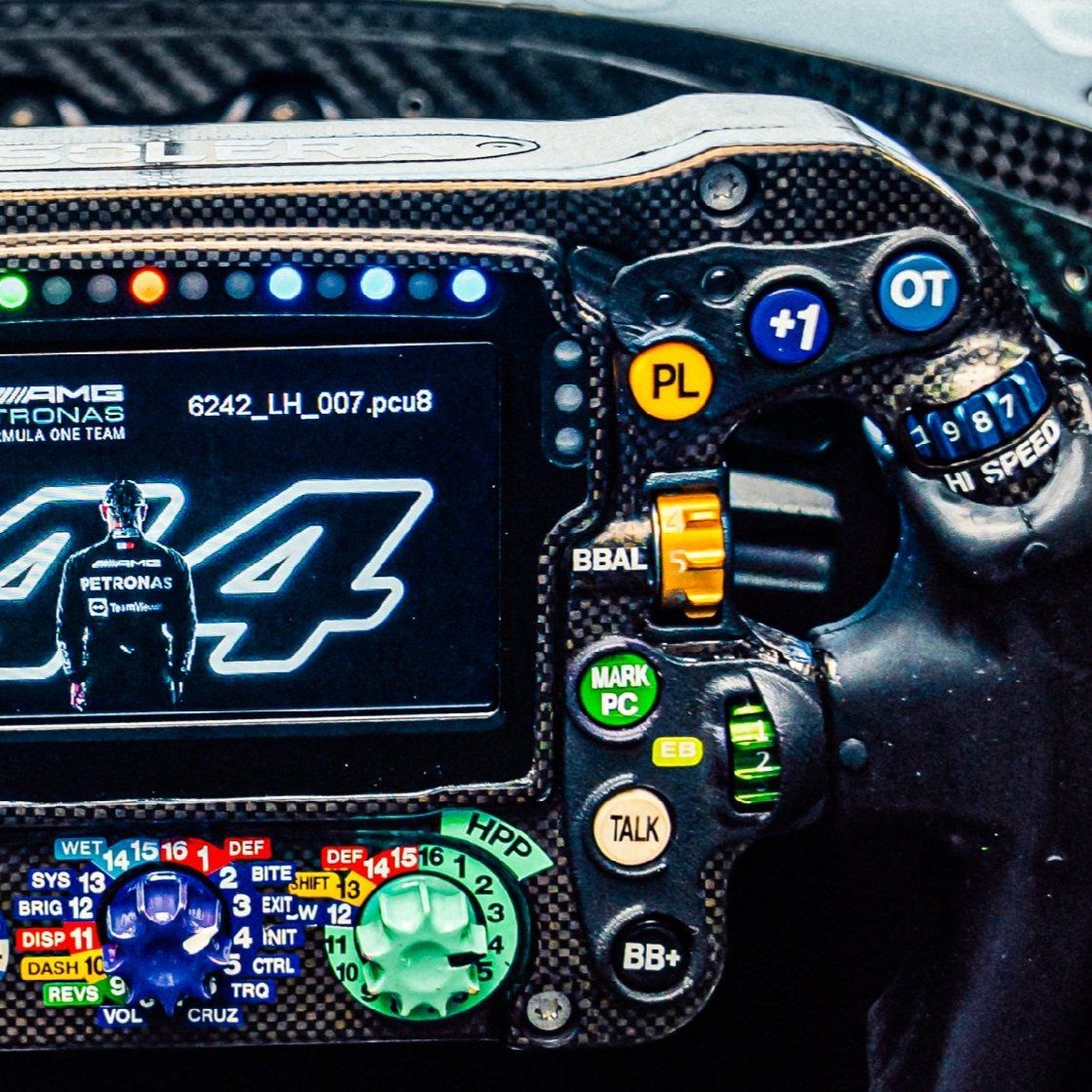 ScarbsTech's tweet photo. All fingers and thumbs...
Pic @MercedesAMGF1 
#F1 #f1tech #F12023 https://t.co/blDgiPEnTM