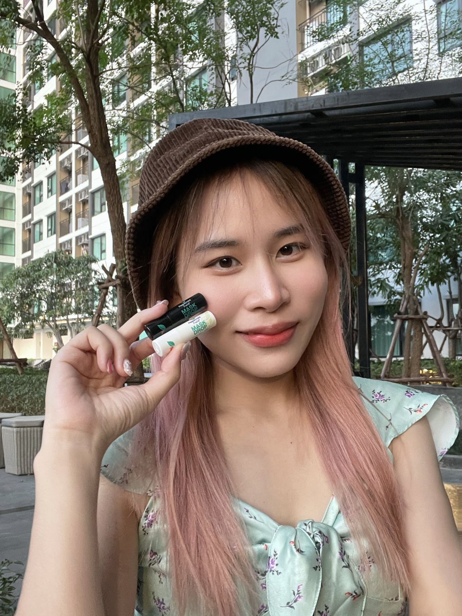 hwapunch's tweet photo. #PeppermintField #MaskDrop ที่ไม่ได้หยดได้แค่ Mask! ล่าสุดเอามาหยดหมวกไปเลยยย🧢👒 หอมมิ้นท์สดชื่น หมวกไม่เหม็นอับใส่ได้ทั้งวัน ไม่แสบตาไม่แสบผิว จะทำกิจกรรมไหนก็ไม่ต้องกังวลเรื่องกลิ่นหมวกอีกต่อไป~🌤️💚#MaksDropไม่ได้มีดีแค่DropMask https://t.co/gwPxhTn7FT
