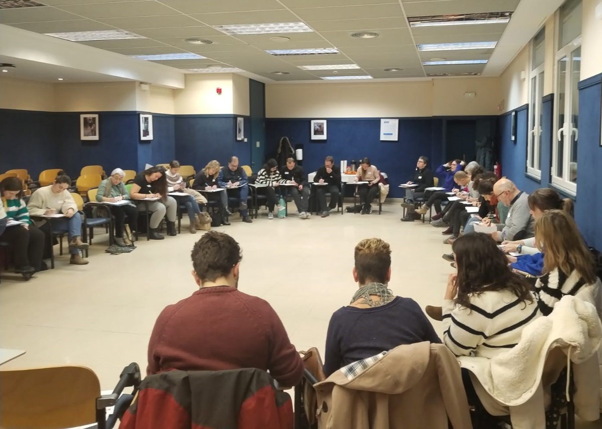 bizkaiagara's tweet photo. Las personas responsables de la dinamización y gestión de personas #voluntarias de las organizaciones sociales de #Bizkaia ya están activadas📝👏 
¿Aún no conoces el #bForoa? Hoy arranca con su 1ª sesión del año 👉https://t.co/AUTj0AstVa #TiempoDeAccion https://t.co/RymqOevt0G