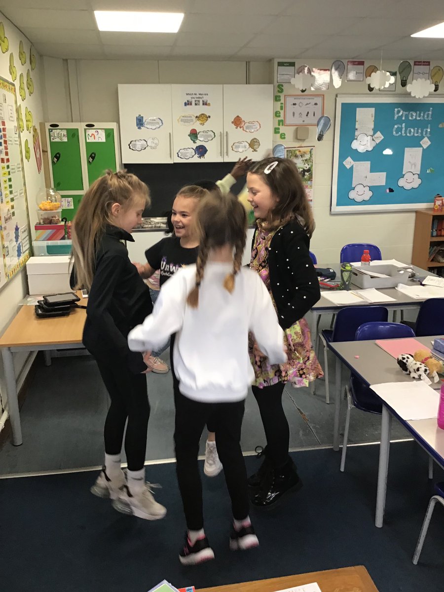 The children really enjoyed the ‘Drop everything and sing!’ on Friday🎤🎵🎶 We had mini concerts breaking out throughout the day where the children showcased their amazing singing and dancing! There is so much talent at ABP!! 💃🕺