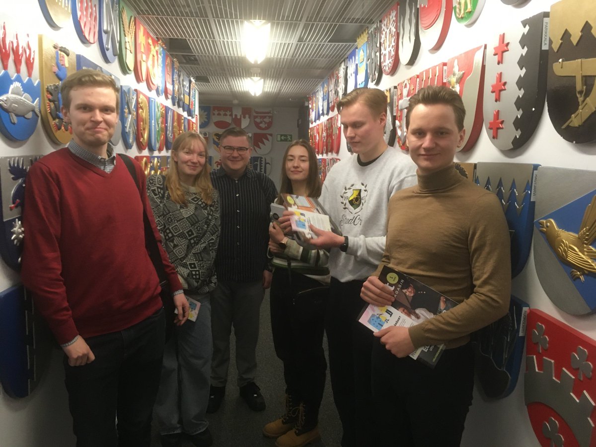 norgemaggan's tweet image. Blivande kommunanställda? Fullspäckad förmiddag i Kommunernas hus med besök av en grupp Soc&amp;amp;Kom-studerande @helsinkiuni.  #förvaltning #juridik #kommuner #välfärdsområden #sote