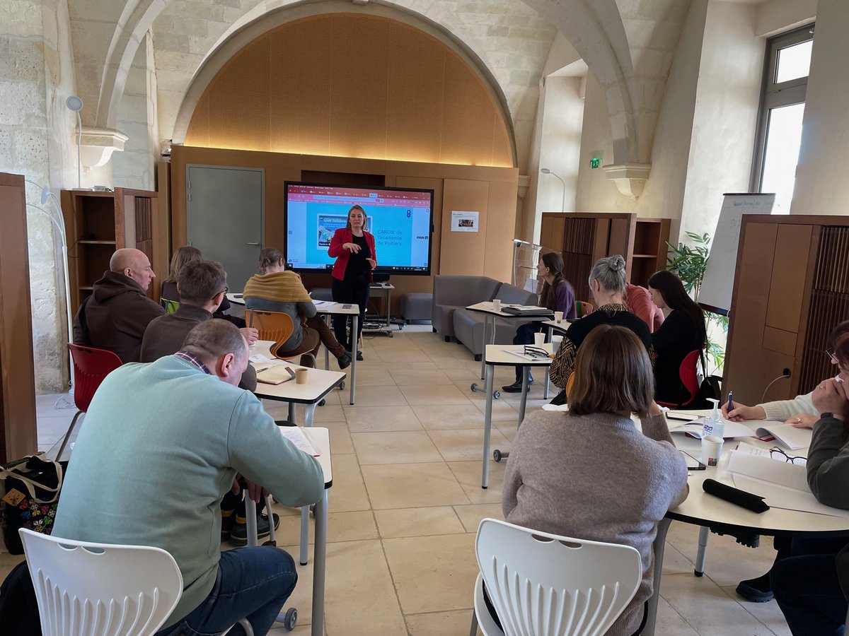 CARDIE_Poitiers's tweet photo. Brève présentation de la cellule #Cardie à la délégation lituanienne au #Lab110bis et de quelques dispositifs innovants " made in @acpoitiers " pour remplir les besaces 😁
🙏 @DAREIC_Poitiers pour l'organisation de cette rencontre
@FoucheraultM https://t.co/7hUkBBDXYy