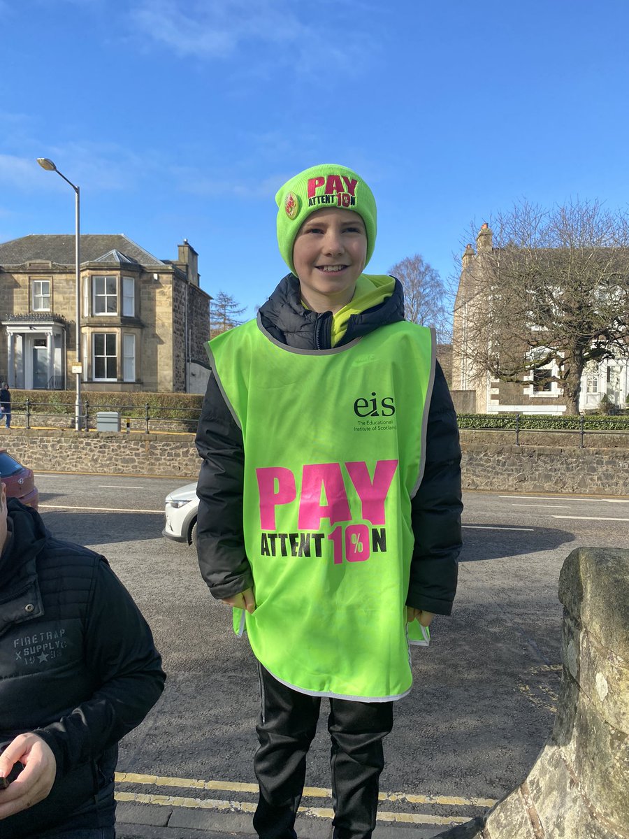 sachaoates's tweet photo. Great turn out at the Stirling EIS rally today, fighting for a fair pay deal. @EisStirling https://t.co/Vk1bCjD5ZF