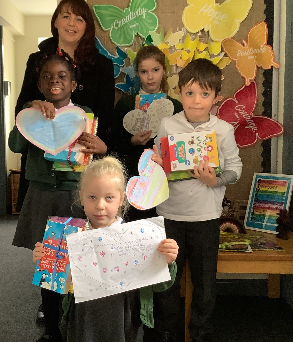 TheHuntspills's tweet photo. To continue with our 'Reading for Pleasure' week, our winners of the 'Design a Poster' competition were awarded their certificates & prizes from @SomersetLib 📖🏅
Well done to all who entered the competition & congratulations to our winners.
@WorldBookDayUK #lovetoread https://t.co/BJTlUUJSae