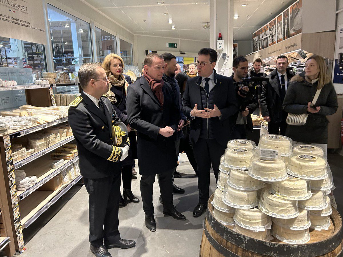 olivierdussopt's tweet image. 📍🇫🇷 J’étais ce matin à Nanterre à la rencontre des équipes de @METRO_FR pour prendre connaissance de leurs accords de partage de la valeur.

✅ Une belle occasion pour saluer l’accord national interprofessionnel sur le partage de la valeur, conclu après des mois de négociation.