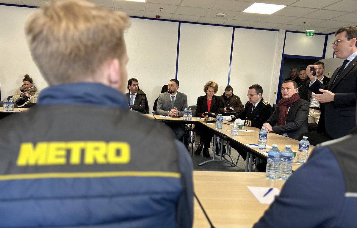 olivierdussopt's tweet image. 📍🇫🇷 J’étais ce matin à Nanterre à la rencontre des équipes de @METRO_FR pour prendre connaissance de leurs accords de partage de la valeur.

✅ Une belle occasion pour saluer l’accord national interprofessionnel sur le partage de la valeur, conclu après des mois de négociation.