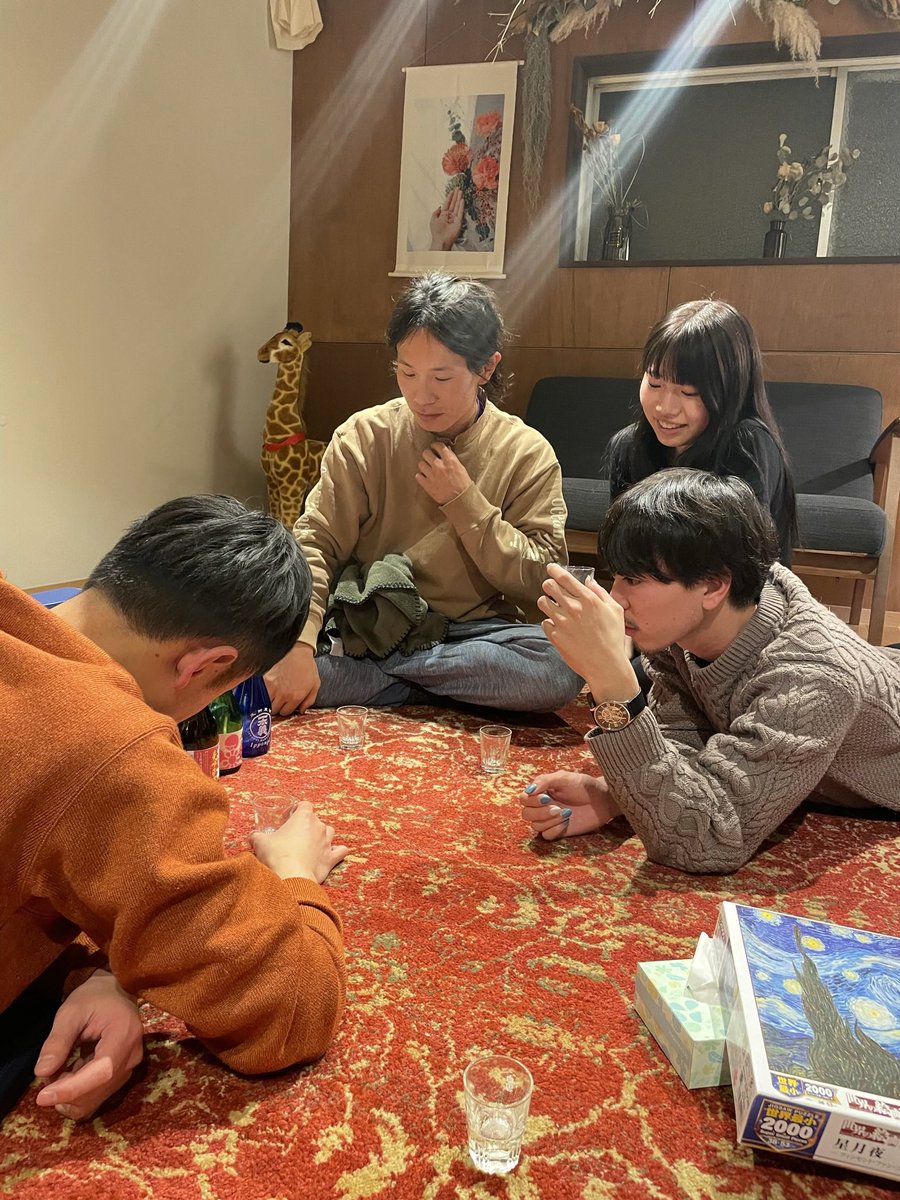 nanataro1016's tweet photo. SHELFのみんなは珈琲やお茶、お酒も楽しむ🌷帰ったら楽しそうにリビングでおやみげの日本酒の飲み比べをしながらパズルを楽しんでた🍶
みんなでまったりしてる感じいいなぁ。

@kizuna_share https://t.co/xVlVIAIiCd