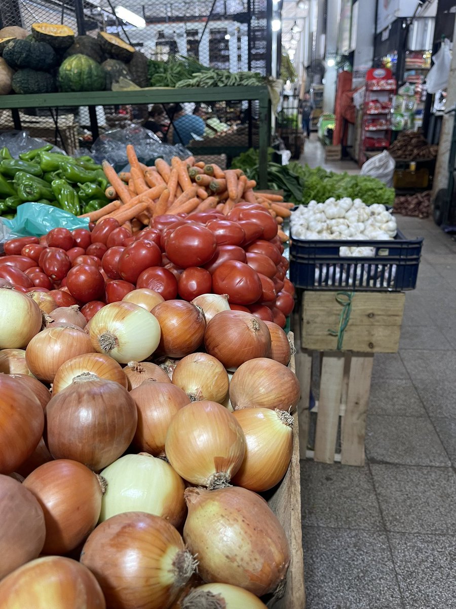 AbastoAsu's tweet photo. ¡Hermoso día para hacer tus compras de la semana! 🍅🥬🥕🍊🍌🍍
¡Las mejores frutas y verduras!
Te esperamos 😊😎 https://t.co/vfqQgIr40U