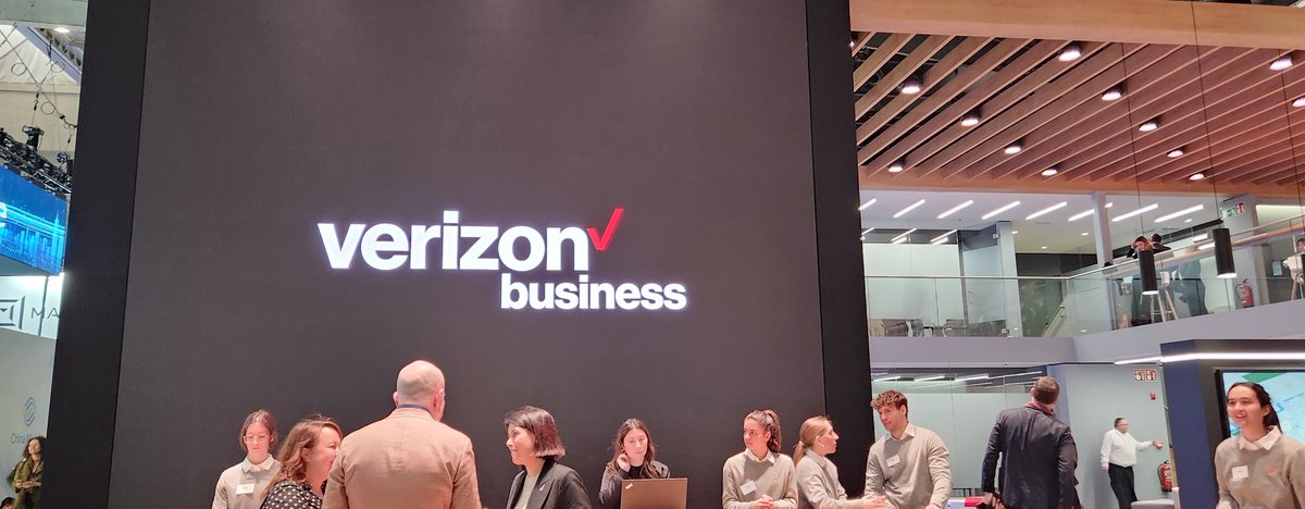 Excellent discussion with <a href="/brianmecum/">Brian Mecum</a> of <a href="/Verizon/">Verizon</a> on #PrivateNetworks , #enterprise, #MEC. Also, real commercial use case- $vz building #Privatenetwork for #NFL for coach2coach comms &amp; more.. Applicable to other sports, such as <a href="/F1/">Formula 1</a>  <a href="/NASCAR/">NASCAR</a> <a href="/NBA/">NBA</a> 

#mwc23 #mwc2023 #MWCBarcelona