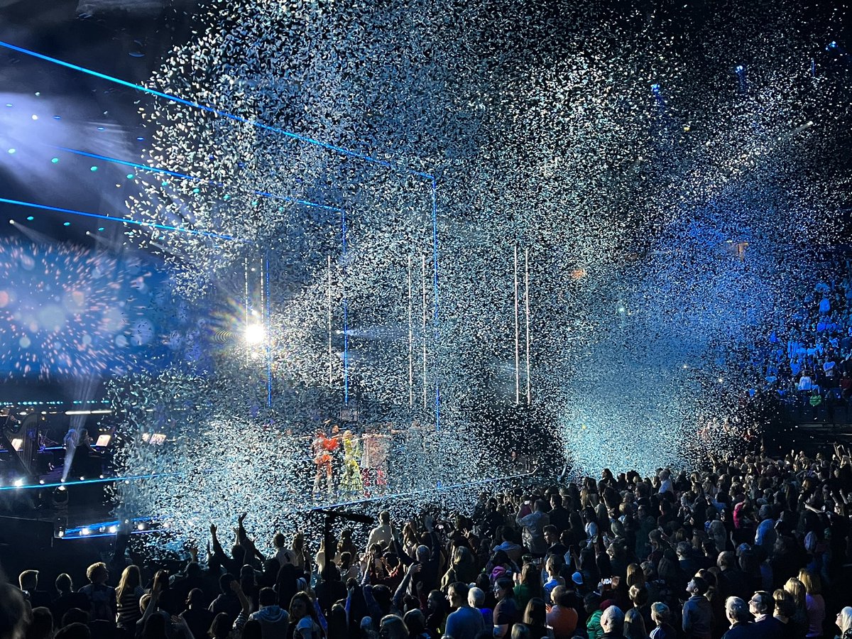 KellyJohnson_80's tweet photo. Incredible night at #NationalLottery #BigNightOfMusicals celebrating @TNLUK and the amazing projects it supports in theatre! 12,000 free tickets were made available as #ThankToYou to Lottery players! Did a bit of celeb spotting too @JasonManford @StephLunch 🤩 https://t.co/4apAYfZH6M