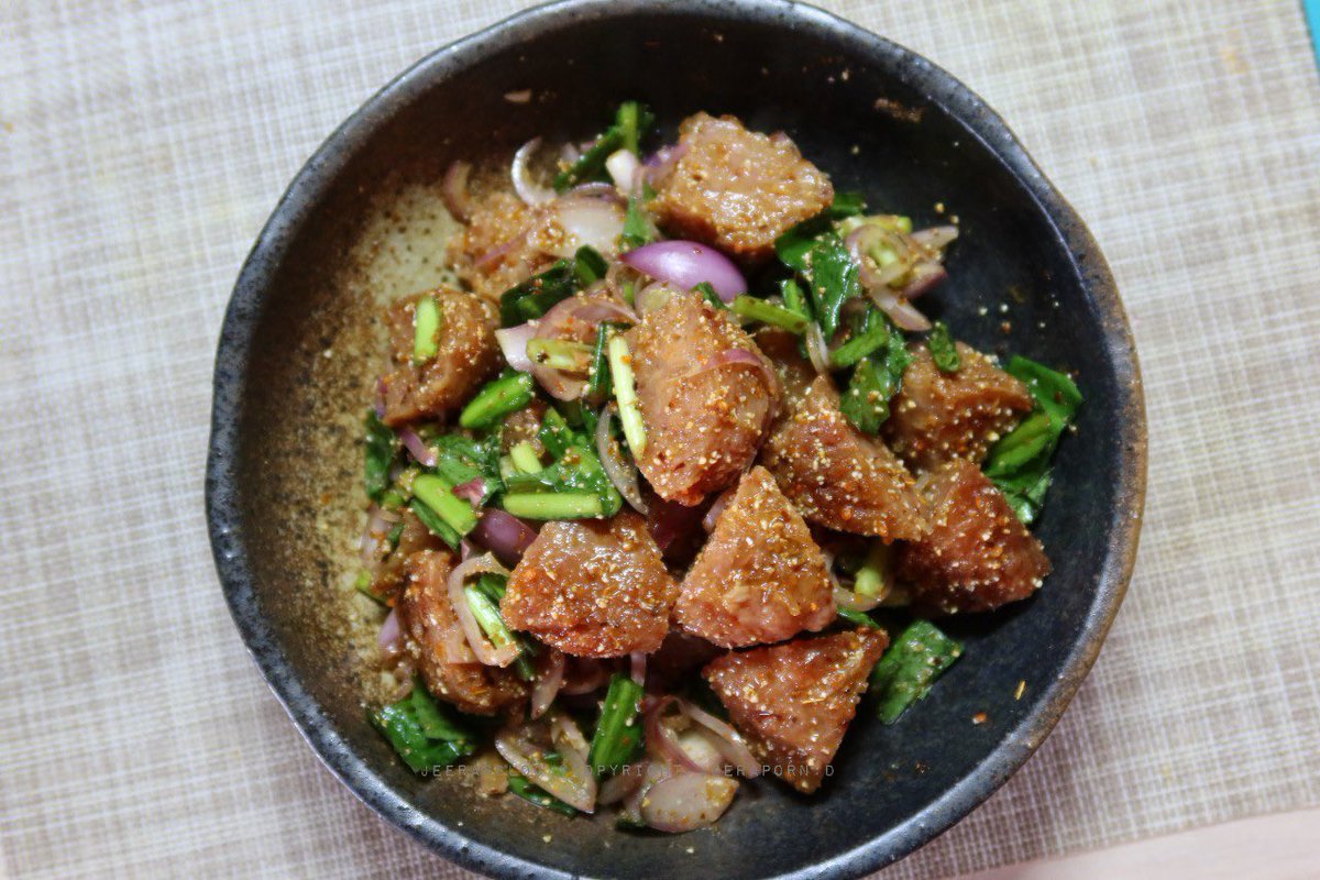 JeerasBlog's tweet photo. มีเมนูใหม่มาฝาก หมูกระเทียม PPORK 

ทอดกินเล่น หรือทำเมนูอื่นๆ ง่ายๆ ก็ได้ สะดวกสบาย รสชาติก็เข้มข้นไม่ต้องปรุงเพิ่ม

อิ่มอร่อยมากๆ 
แพคหนึ่ง 450 กรัม 65 บาท ซื้อได้ที่แม็คโคร ทุกสาขา

#หมูกระเทียม #ของใหม่ #PPORK #พร้อมขาย #แม็คโคร #JeerasKitchen #JeerasReview #JeerasBlog #AFM https://t.co/ewBz3i6gzZ