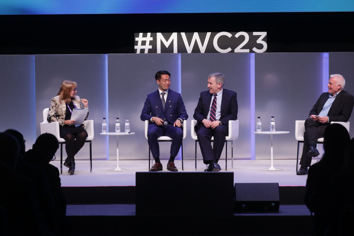 Amdocs's tweet image. Check out the photos from yesterday&apos;s &quot;THAT’S MY SLICE!&quot; panel discussion at MWC 2023, where Johanne Lemay, Niall Norton, Terje Jensen &amp;amp; Junjie Hu discussed the potential opportunities and pitfalls of Network Slicing.

#MWC23 #Network #NetworkSlicing #Opportunities