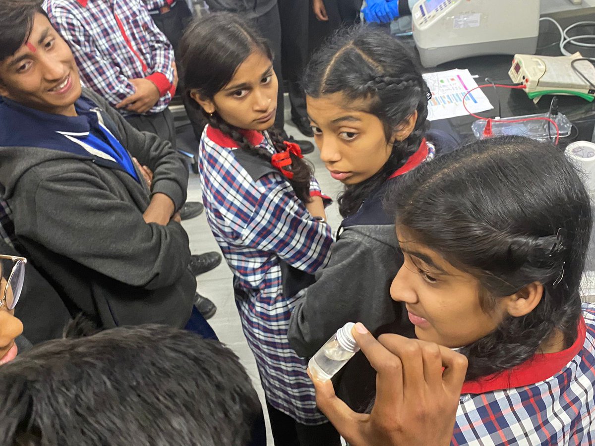Nanditasharma94's tweet photo. They were thrilled to see thread-like DNA in a bottle. Other members of my team taught them about AMR, biochemical characterization and staining of bacteria through demonstrations.
@CSIR_IMTECH
#nationalscienceweek2023
#jigyasa
#societalproject https://t.co/dKPDqD5mi5