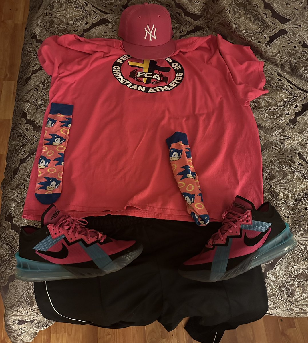 DaryleLSmith's tweet photo. Be Great Today Drip
🧢👕👟💧
#Lebron18 #YankeeFit
#Sonic #FCA
@uncle_rjs @ahmiryoung
@FrshPhade @KidFromTheX @CallMeCoachVP @LiCkMyJs @LexxDaTurtle @mdeeeeee_ @MagMr44 @CoachWes03 @ALilBitOfEryn @Just_JeNiNE_ @IngloriousGUIDO
@kp0pkicks @rjolli007 https://t.co/Nx7AgY6Erm