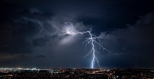 Genius_lighting's tweet photo. 【 ค่ำสวัสดิ์ , น่าเสียดายเสียจริงที่ช่วงนี้มิค่อยมีฝนพร่ำเสียเท่าไหร่ 】 https://t.co/gF35uPwLwY