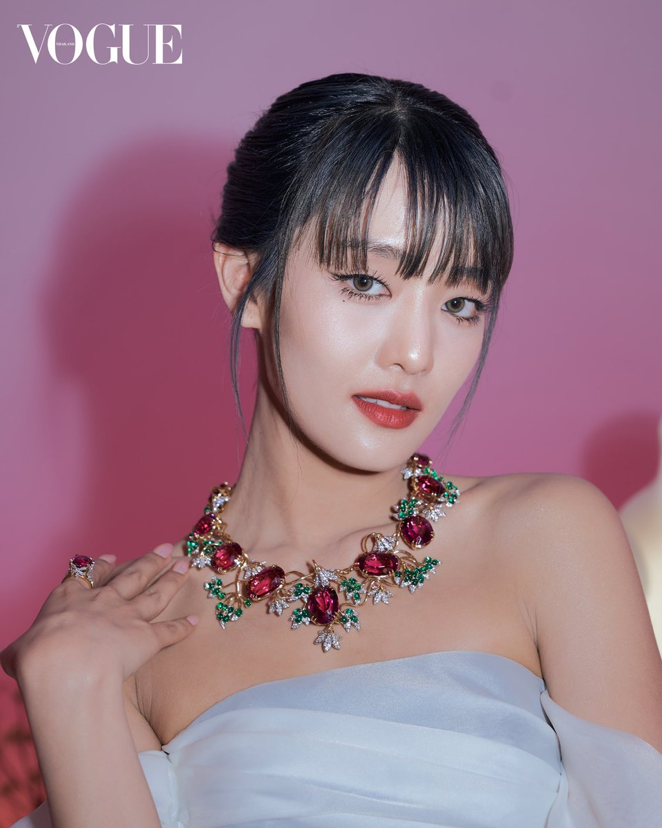 Vogue Thailand tweet media