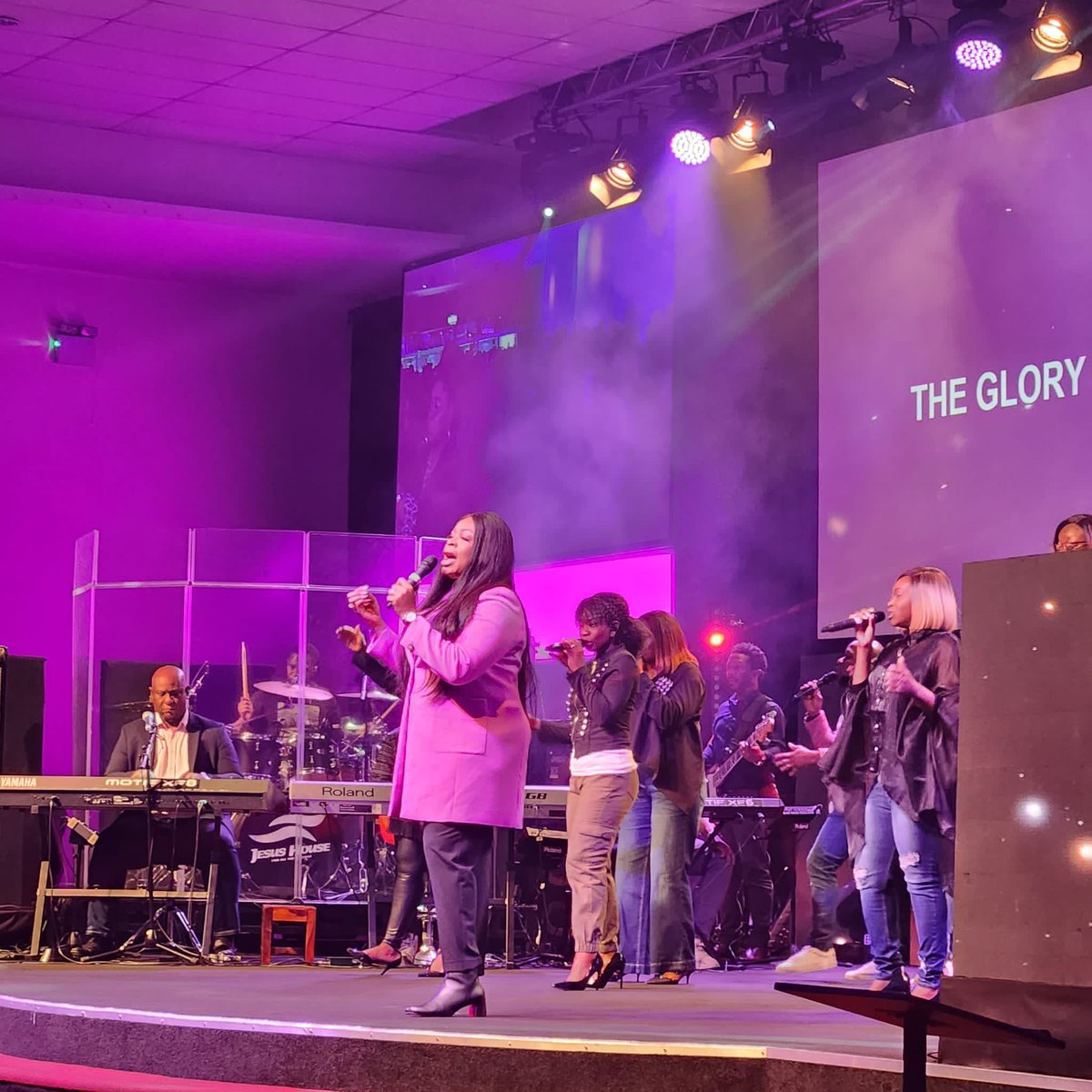 jesushouseuk's tweet photo. #AboutLastSunday with @sinach #AwesomeService https://t.co/IU7teV4vgE