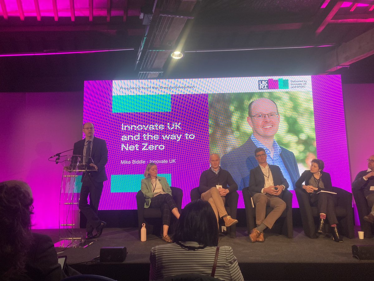 RobS_energy's tweet photo. @Mike_Biddle laying out  @innovateuk plans for #NetZero #innovation over the coming years.    Inspire, Involve &amp; Invest in #Heat, #power #mobility #make&amp;use, #living #finance.    #energysmartplaces https://t.co/25gYSQN1tp