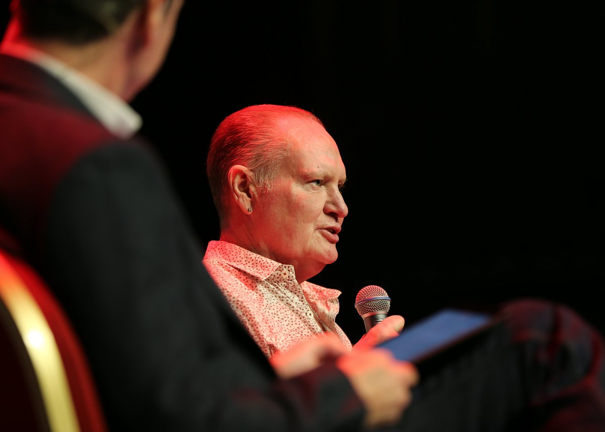 PyramidParrHall's tweet photo. ⚽ Who enjoyed seeing these legends at Parr Hall?

Vinnie Jones and Paul ‘Gazza’ Gascoigne talked about life on and off the pitch, while Vinnie also lifted the lid on his screen career including Lock Stock 🤩

Many thanks to @johnbaldwin6092 &amp; @LtdShowman for the fantastic images https://t.co/TSMlwfxFhe