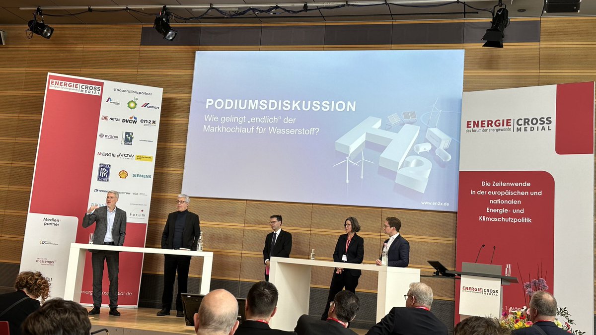 schulte_jenna's tweet photo. Gutes Plädoyer von @kirstenwestpha1 bei @EnergieXMedial : ‚Lasst den Brüsseler Regulierungstornado nicht auf das zarte Pflänzchen #Wasserstoff los‘ https://t.co/miz9JpaLzO
