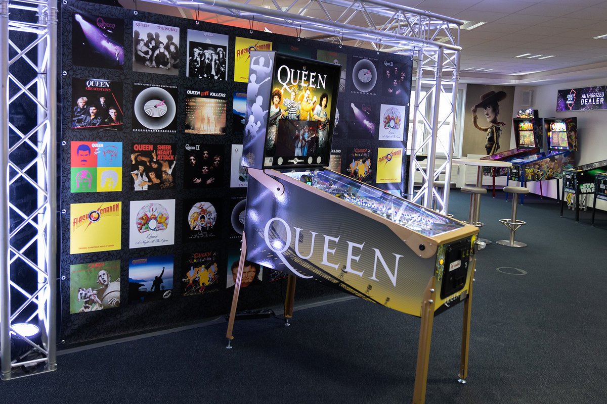 NEU im Showroom! Pinball Brothers Queen Rhapsody LE steht neu bei uns im Showroom und wartet auf Eure Probespiele! Play the Game! Wir freuen uns auf Euren Besuch.
#pinballbrothers #showroom #queen #pinball #buende #flipper #wearethechampions #playthegame #rocknroll