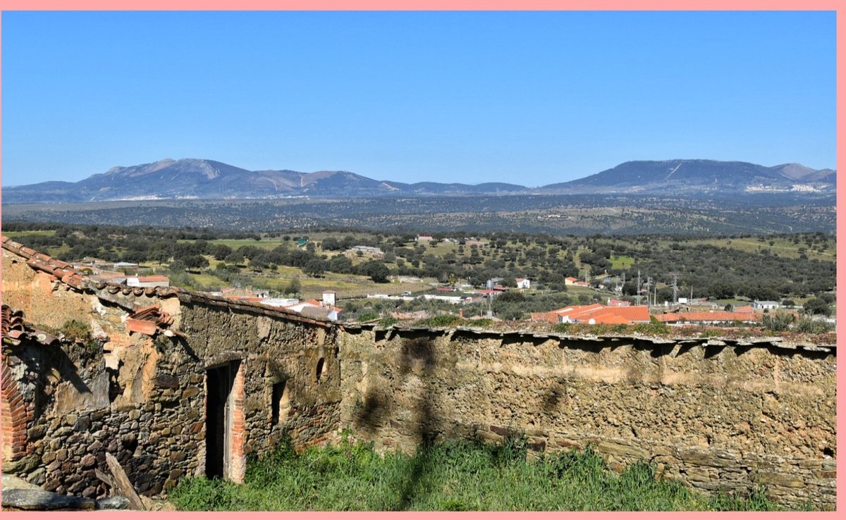 DeTalavan's tweet photo. A la derecha: Casas de Millán, a la izquierda: Cañaveral ...
📸. Y, .... la foto está tomada desde la calleja del Garrón
#Talaván #invierno2023
Nuestra carta de presentación
#talavaneando @JuntaEx_Cultura @Turismo_DipCC @ObservatorioPat @hispaniaarq https://t.co/XP1ERxQP5c