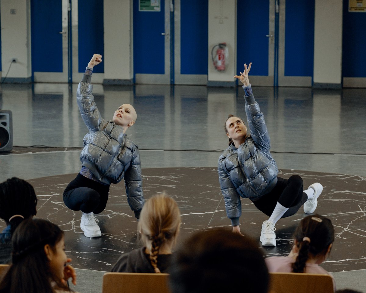 HELLERAU's tweet photo. Comic-Welten, Lautmalerei und tanzende Superheld:innen – kommt zum Pre-Showing „Splaaash!“ zum Festival „Watch Out!“!
09.03. 15:00 Uhr & 17:00 Uhr
Kinder- und Jugendhaus Parkhaus Klotzsche, Stralsunder Str. 21
https://t.co/V56Y4vVl1E
#HELLERAU #WatchOut! #exploredance #Dance https://t.co/WcMNGwroHL