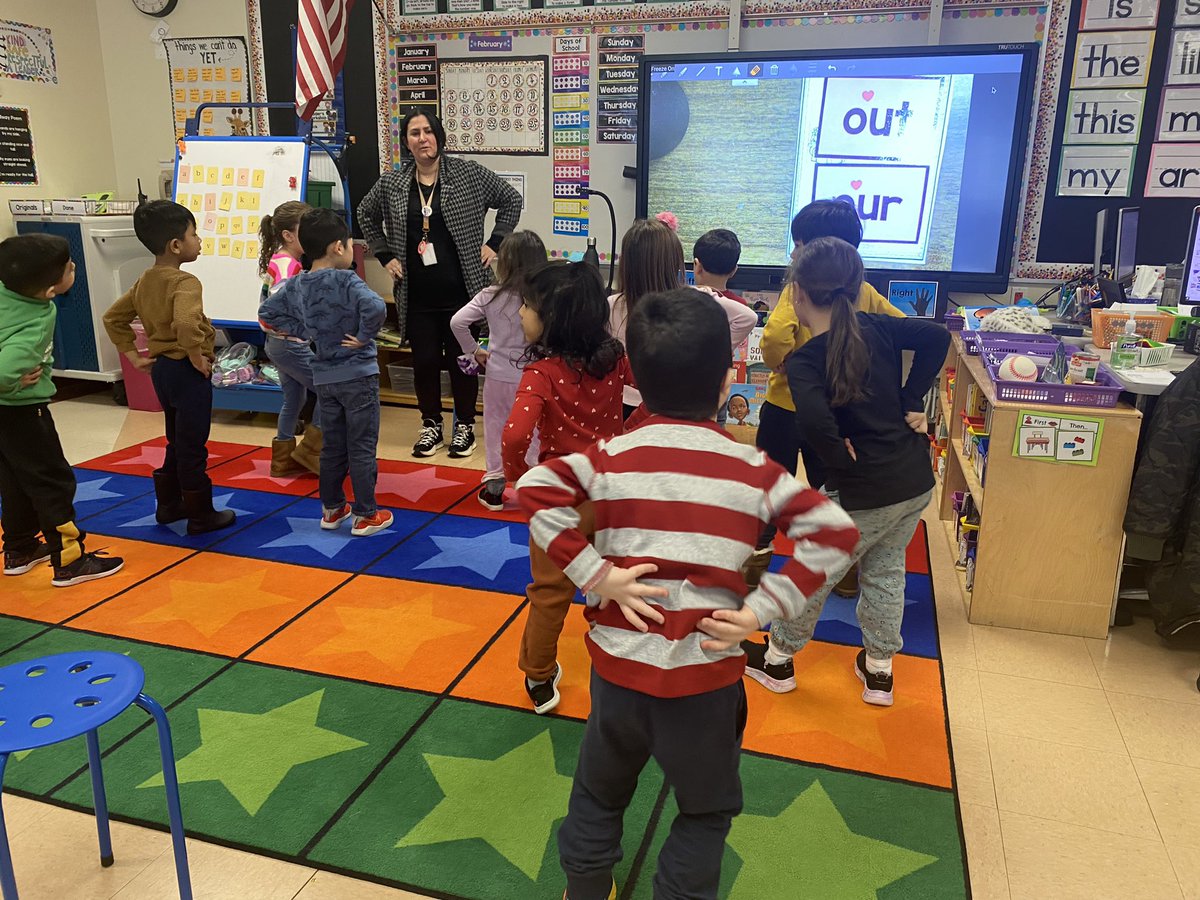 We shake it, make it, and break it to help us learn our heart words! ❤️ <a href="/AlisonLButler/">Alison Butler</a> <a href="/MrsKirell/">Mrs. Kirell</a> <a href="/NorthSideEW/">North Side School</a> #ewlearns