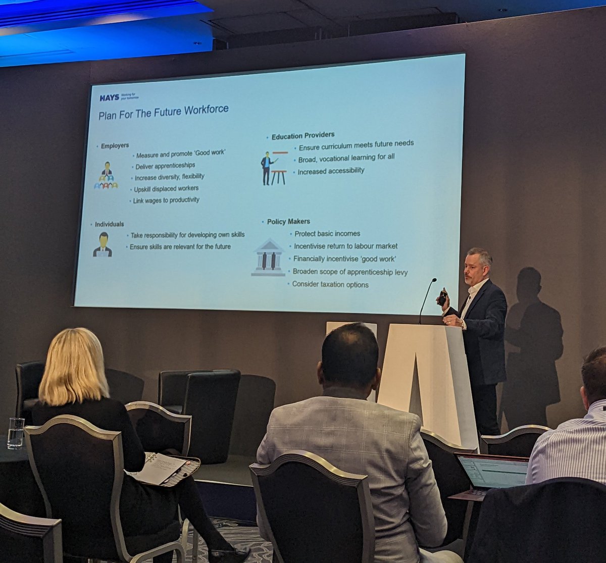 enateLtd's tweet photo. 💡"It's a candidate-led market. Employees are looking for reasonable hours, flexibility, a lack of repetition, purpose, tech for good and a 4 day work week. Wellbeing improves productivity."
Tim Olsen of @HaysNews on addressing the talent shortage. #IAExchange https://t.co/8s4aAbpM4N