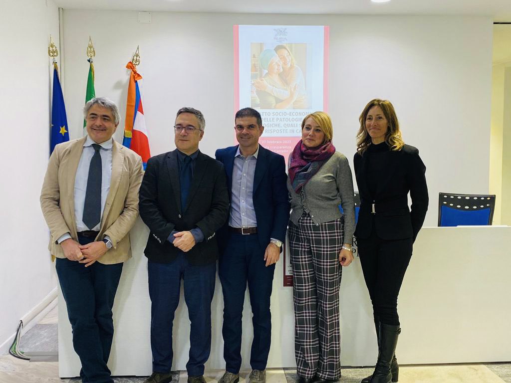 peano71's tweet photo. Pensavamo che l’#oncologia avesse, rispetto ad altre patologie che impattano pesantemente sulla qualità della vita, un costo prevalentemente a carico del #SSN, invece PROFFIT ci dice che la TOSSICITÀ FINANZIARIA è un problema anche italiano. @MassimoDiMaio75 @regionepiemonte https://t.co/aqm9CZJEMA