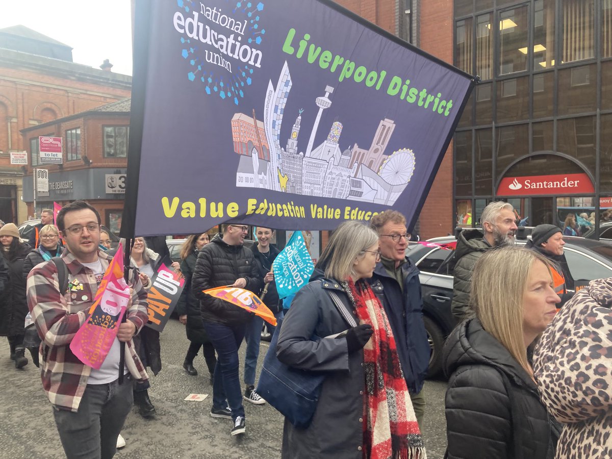 LiverpoolNEU's tweet photo. On the march in Manchester https://t.co/rQDhL6HYdu