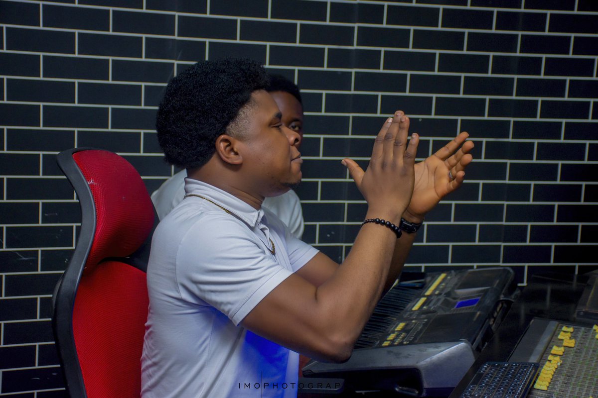 tmsoundz's tweet photo. "LIFTED" the album 💡
Keeping Up With The Process... ✍️

📸 @imolephotographs 
#LIFTEDthealbum #music #audiostudio #musicstudio #musicproduction #production #producer #musicproducer #hashtags #sounds #explore #cleansound #qualitysound #tmsoundz #rehotechsounds #femisolar https://t.co/CqF1tXtrbA