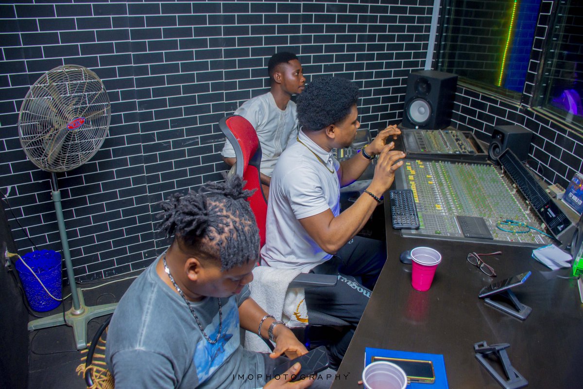 tmsoundz's tweet photo. "LIFTED" the album 💡
Keeping Up With The Process... ✍️

📸 @imolephotographs 
#LIFTEDthealbum #music #audiostudio #musicstudio #musicproduction #production #producer #musicproducer #hashtags #sounds #explore #cleansound #qualitysound #tmsoundz #rehotechsounds #femisolar https://t.co/CqF1tXtrbA
