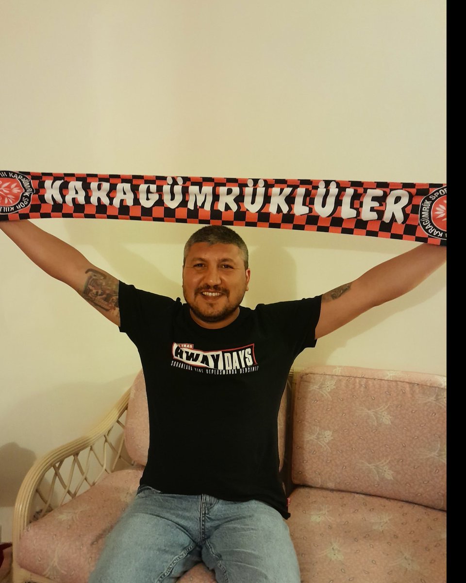 Yagdirr's tweet photo. Fikstüre endeksli hayatlar⚫️🔴 #Karagümrük https://t.co/CMwns0wBn2