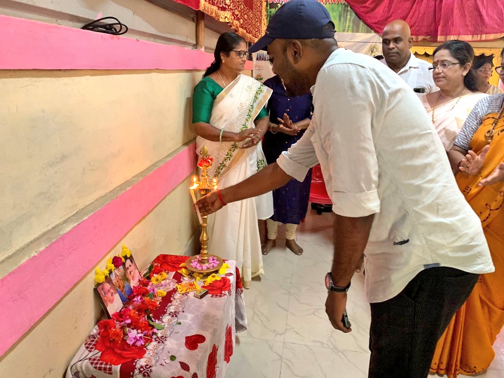 SU_MaheswarRao's tweet photo. Team @BJMM_4AN organised "One Crore Selfies" Program with Mahila Labharthies of welfare schemes of our beloved Hon'ble PM @narendramodi ji at Fisheries Colony, Junglighat.And also awareness programme various Centre Govt Schemes like #PMMSY,#UTPlan &amp; Kadhi Industry Schemes. https://t.co/HhEnVKi15e