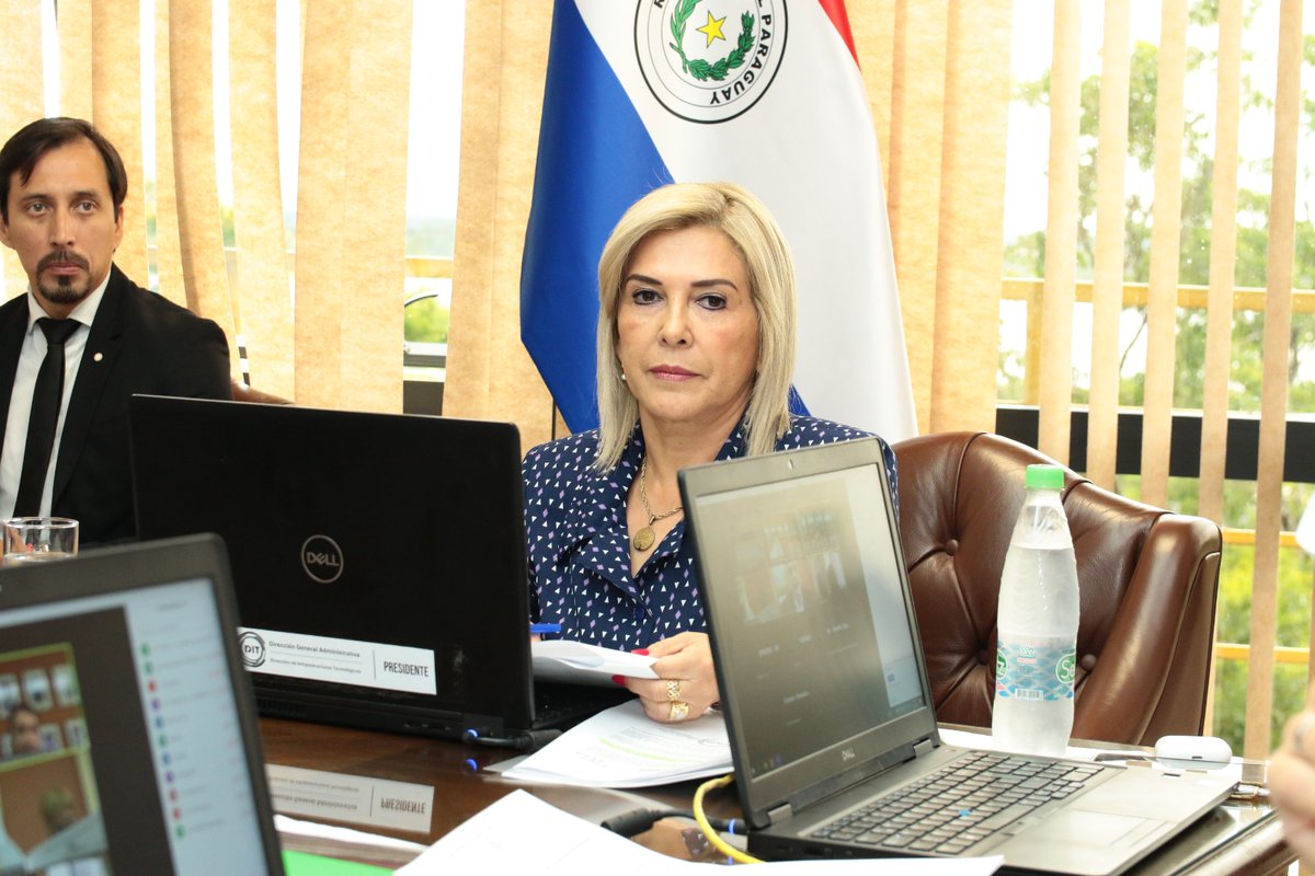 SenadoresPy's tweet photo. Se reúne la mesa directiva de la Cámara Alta, encabezada por la senadora @SenaHermelinda, vicepresidenta segunda, para elaborar el orden del día de la primera sesión ordinaria del año.

@desimasi2
@jorgequerey
@srasmusseng
@EnriqueRieraE

📍Sala de reuniones de la Presidencia. https://t.co/FKDhvUworH
