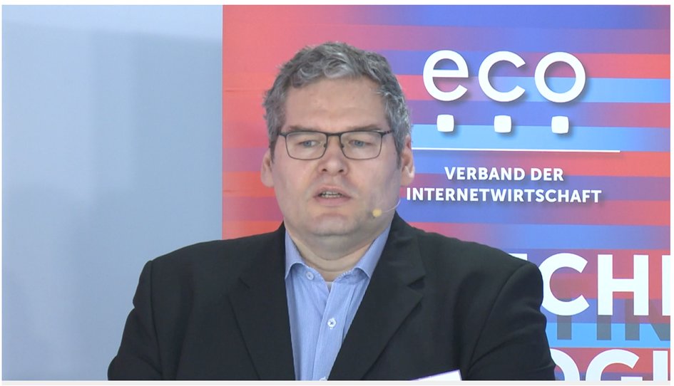 rolandbroch's tweet photo. Diskussionsrunde zum Energieeffizienzgesetz und der Bedeutung für den Digitalstandort DE @_AlexanderRabe_ @guenter_eggers @V_Ludwig @PlusServer @eco_de Live-Stream: https://t.co/tizJ3LV41W https://t.co/IoBdSFbenI