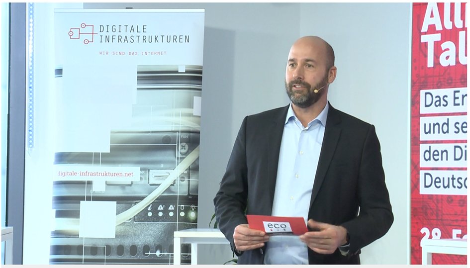 rolandbroch's tweet photo. Diskussionsrunde zum Energieeffizienzgesetz und der Bedeutung für den Digitalstandort DE @_AlexanderRabe_ @guenter_eggers @V_Ludwig @PlusServer @eco_de Live-Stream: https://t.co/tizJ3LV41W https://t.co/IoBdSFbenI