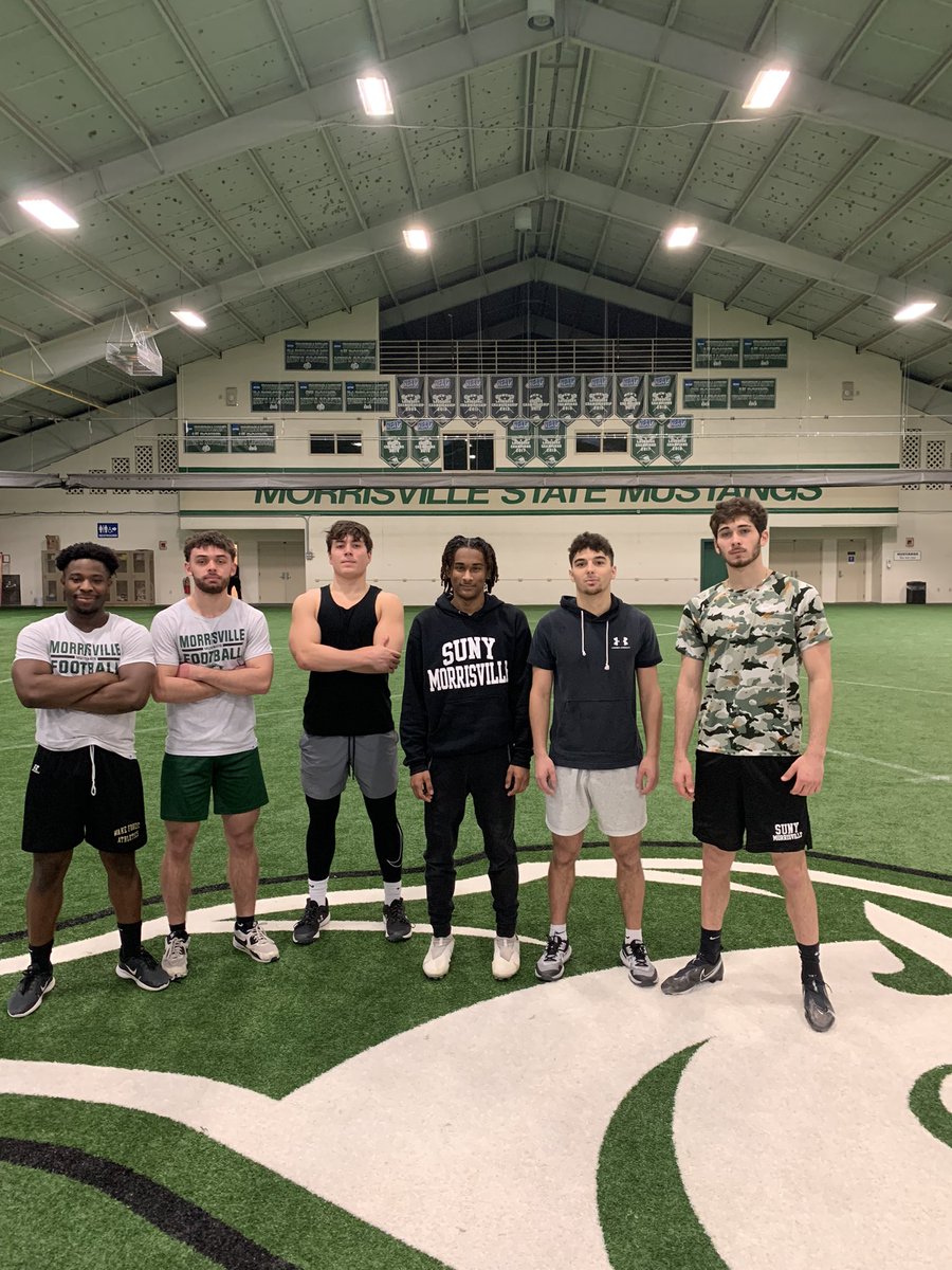 MvilleMustangFB's tweet photo. Champions of the day!!

🐎 Jordan Eveillard (Malverne HS) 
🐎 Myshaun Thomas (Westhill HS)
🐎 Evan Salvaggio (Geneseo HS)
🐎 Xavier Gaines (Ramapo HS)
🐎 Connor Marriott (Waterville HS)
🐎 Chris Stancarone (Division Avenue)

#TheVille🐎
#StangGang https://t.co/D9Vc2zLaDh