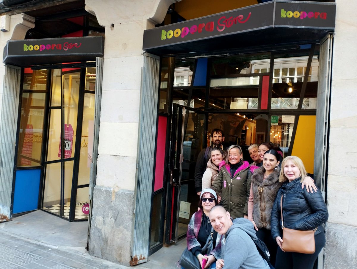 RedKoopera's tweet photo. Las personas que participan en el taller pre-laboral de Comercio del #ProyectoAsón de @RedKoopera con @cantabriaes y @AytoColindres , han visitado las instalaciones de nuestro centro de formación de #Bilbao, #KooperaSocialTraining y la tienda #KooperaStore de Fdez del Campo,16. https://t.co/MKyWgdx8vm